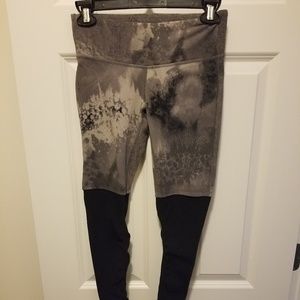 SOLD ----Alo goddess Leggings